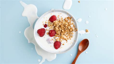 Immagine di alimenti fermentati come yogurt e kefir