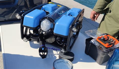 Illustrazione schematica di un veicolo sottomarino a controllo remoto (ROV) per l'esplorazione dei fondali marini