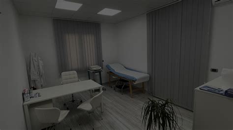 Studio medico moderno con attrezzature all'avanguardia