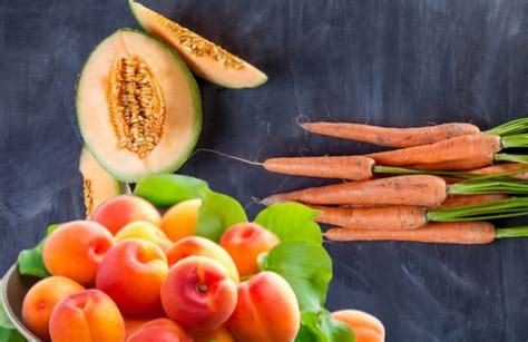 Immagine di carote, albicocche e melone, ricchi di betacarotene