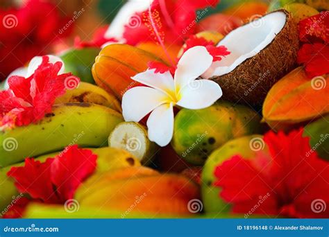 Fiori di Tiaré e noci di cocco