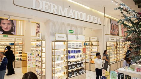 Farmacia moderna con reparto dermocosmetico ben fornito