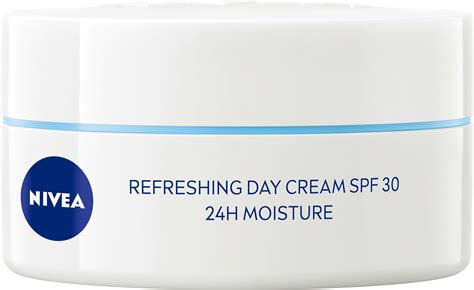 Close-up of Nivea Refreshing Day Cream