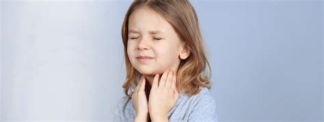 Bambino con mal di gola