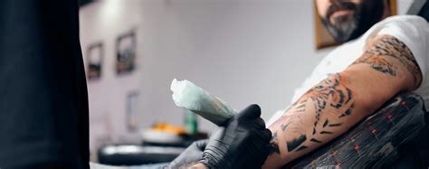 Schema di igiene in uno studio di tatuaggi