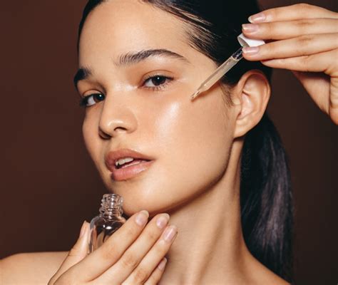 Schema di applicazione del siero sul viso