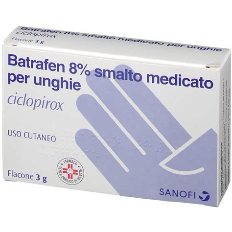 Illustrazione passo-passo dell'applicazione di uno smalto medicato per unghie