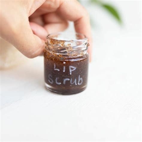 scrub labbra fatto in casa