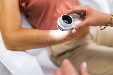 Immagine di un dermatoscopio in uso