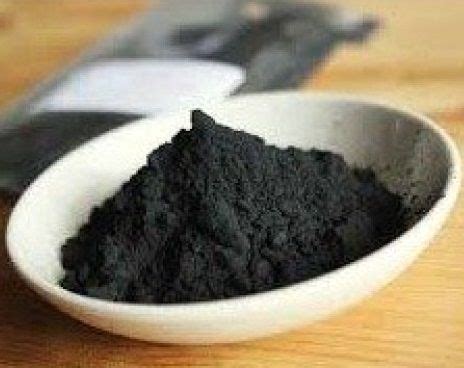 Immagine ravvicinata di carbone attivo in polvere