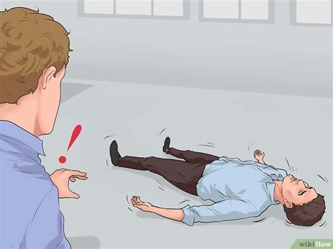 Infografica che illustra i passaggi del primo soccorso per una ferita alla testa