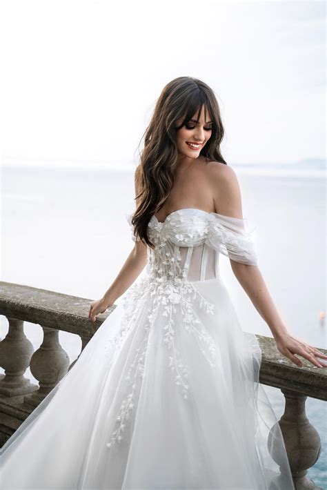 Modelli di abiti da sposa con corsetto