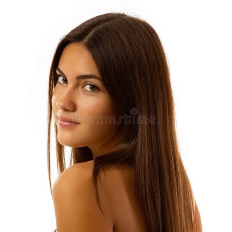 Ragazza con pelle abbronzata e luminosa