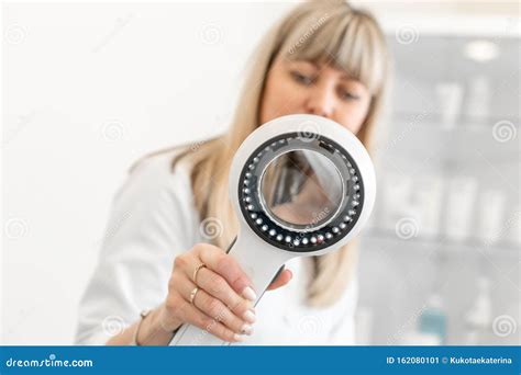 Ritratto di un dermatologo esperto