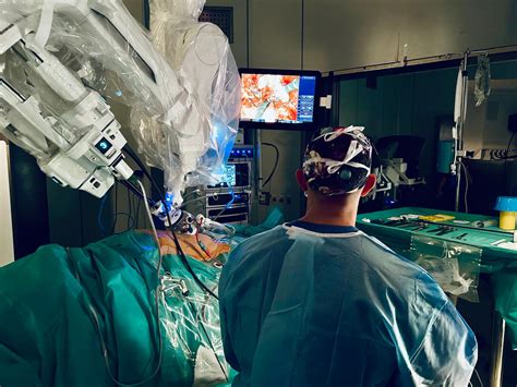 Strumenti chirurgici robotici da Vinci in azione