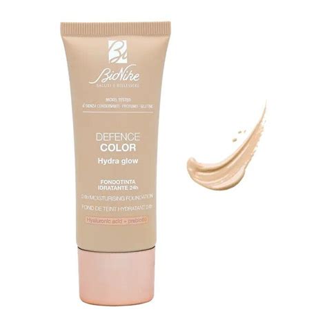 Una scatola del fondotinta BIONIKE DEFENCE COLOR con il colore N. 101 Ivoire in evidenza