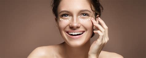 Infografica che mostra come applicare correttamente una crema topica, con enfasi sulla quantità e la distribuzione uniforme