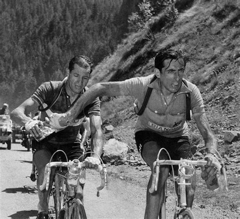 Immagine iconica di Coppi e Bartali sul Colle del Galibier