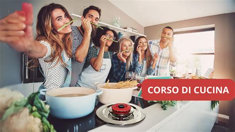 Donne che partecipano a un corso di cucina