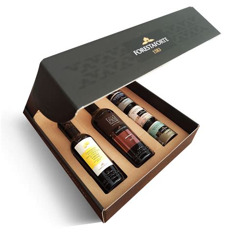 immagine di un elegante cofanetto regalo per la cura dell'auto con fragranze moderne