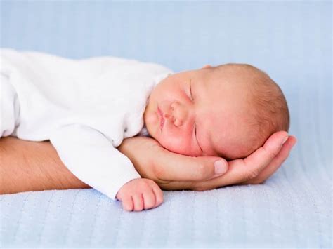 Pelle del neonato a confronto con pelle adulta