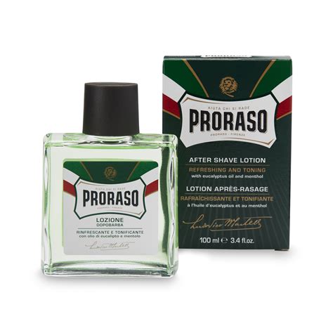 Componenti di una lozione dopobarba: eucalipto, mentolo, olio di sandalo, burro di karité