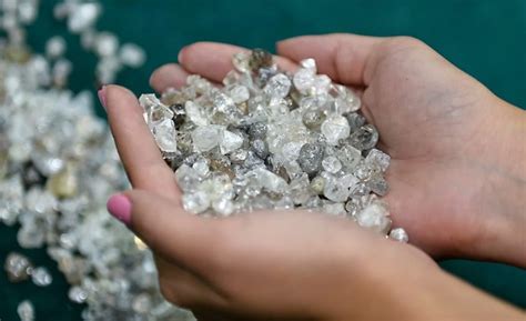 Diamanti grezzi e lucidati