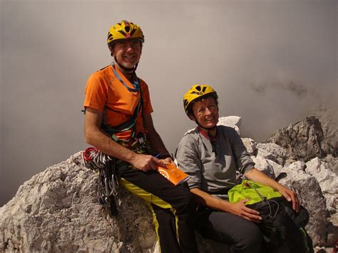 Coppia di alpinisti in vetta