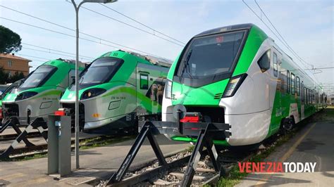 Immagine dei nuovi treni Rock e Pop con la livrea della Regione Veneto