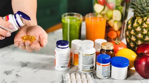 Immagine di capsule e flaconi di integratori